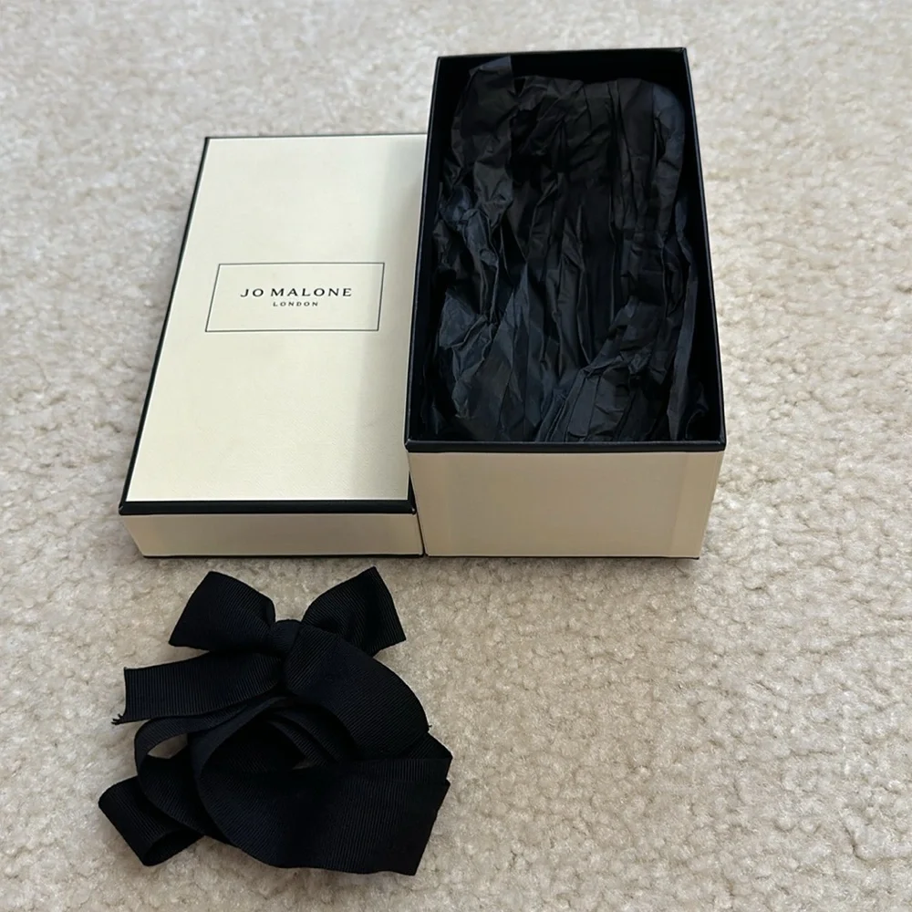 Jo Malone Gift Box - Picture 2 of 5
